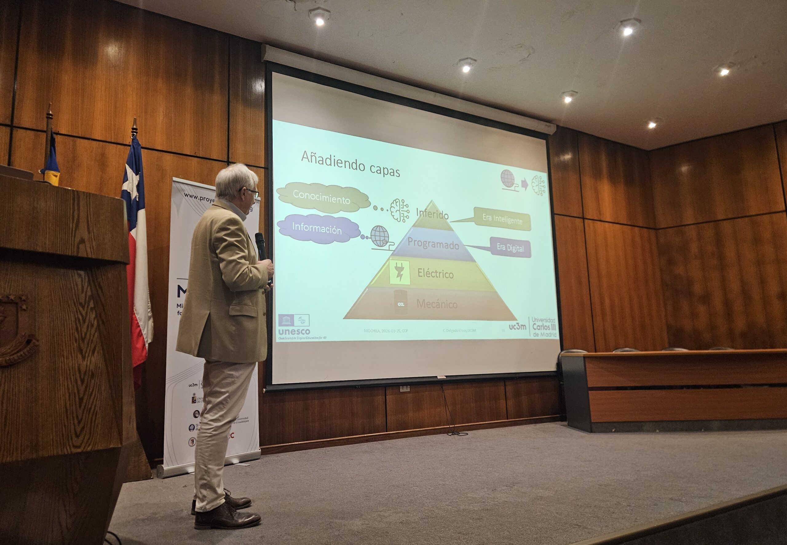 Socios del proyecto ECOCredGT presentes en el Summit La Universidad Desafiada: IA + microcredenciales